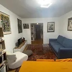 Quiet Apartment Near The Marais Balcony