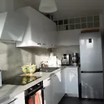 Quiet Apartment Near The Marais Balcony