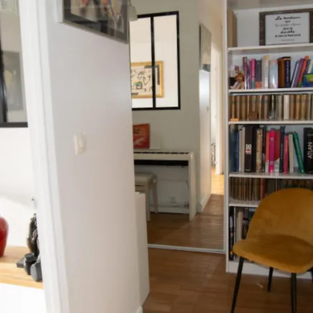 Quiet Near The Marais Balcony Apartment Paris