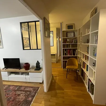Apartment Quiet Near The Marais Balcony Paris