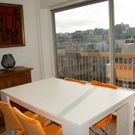Appartamento Quiet Near The Marais Balcony *